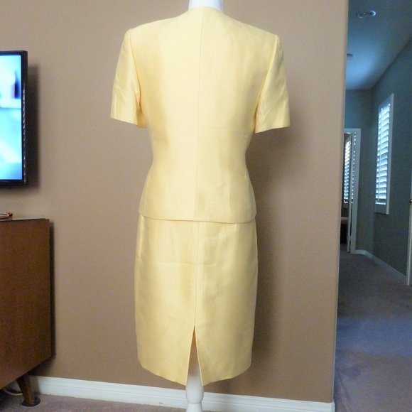 Elegant Suit As New - Picture 2 of 10